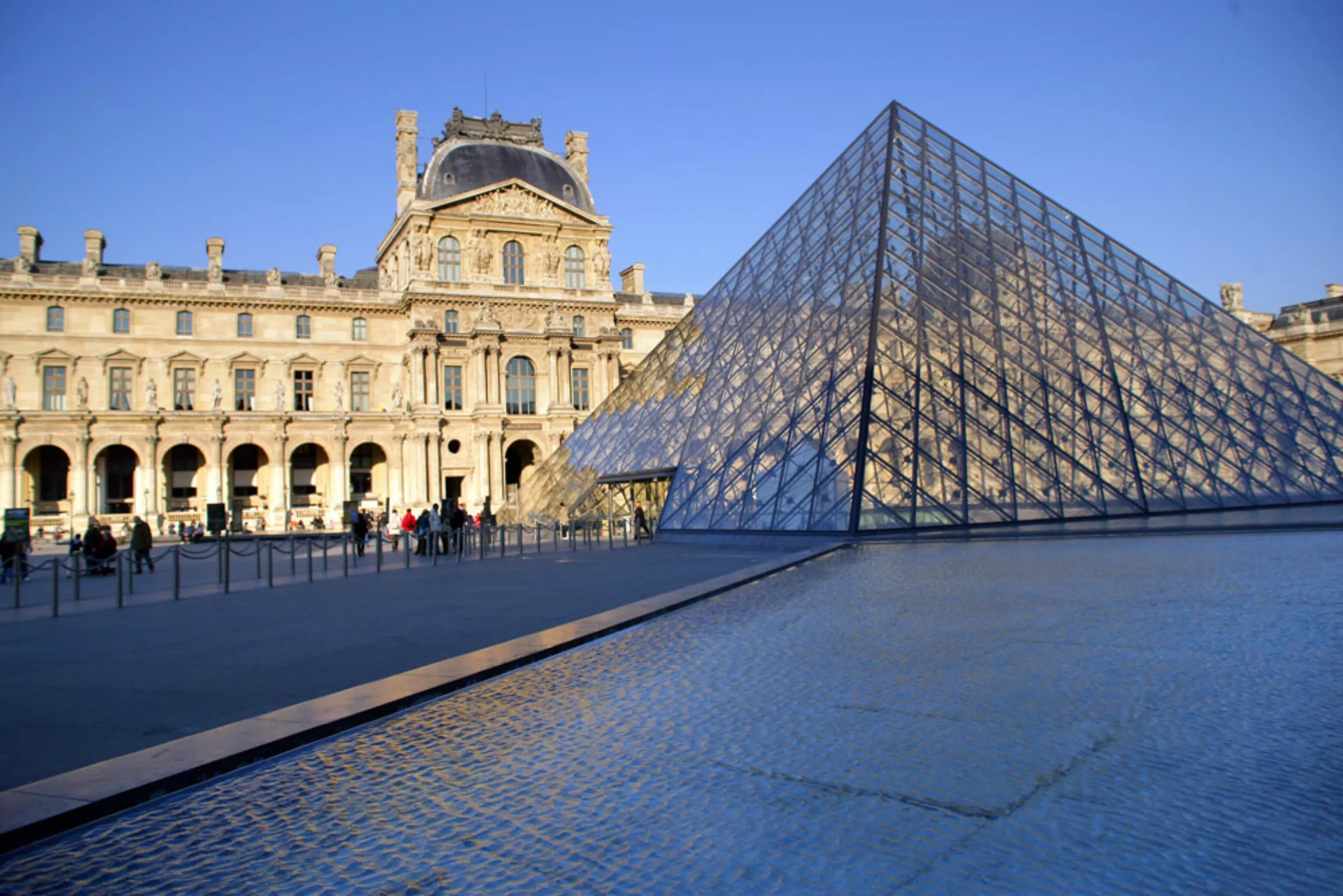 History of the Louvre Museum