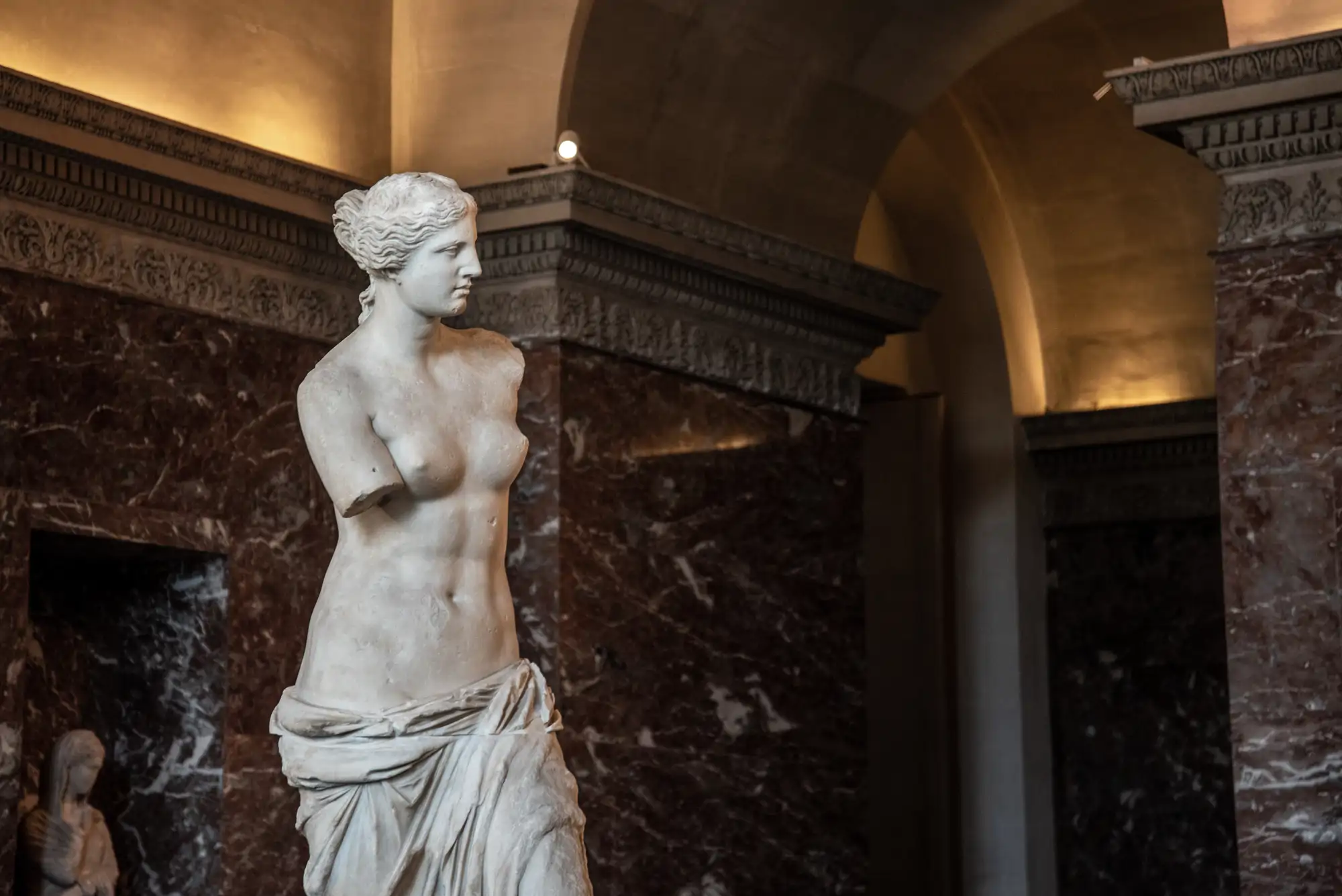 Venus de Milo – Iconic Sculpture at the Louvre